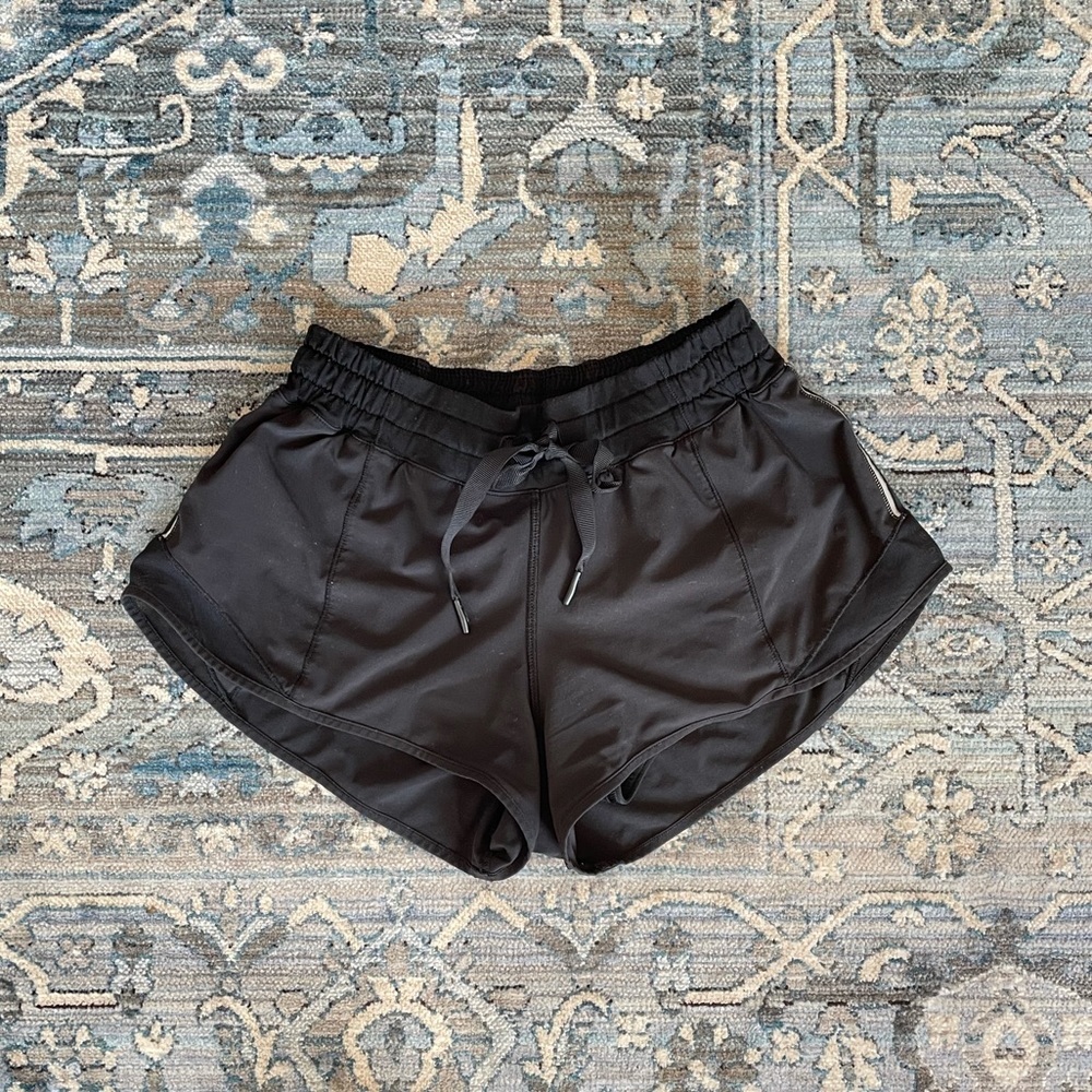 Lululemon Hotty Hot Short 2.5 Inch Inseam sz 2